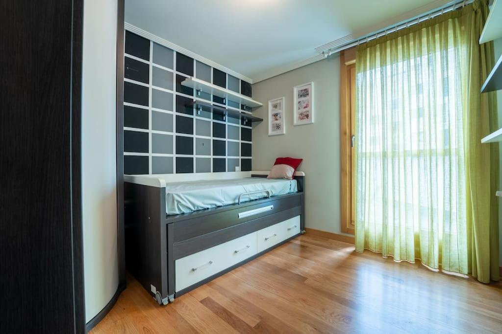 Apartamento En El Corazon De La Ciudad Con Parking Santander Zewnętrze zdjęcie