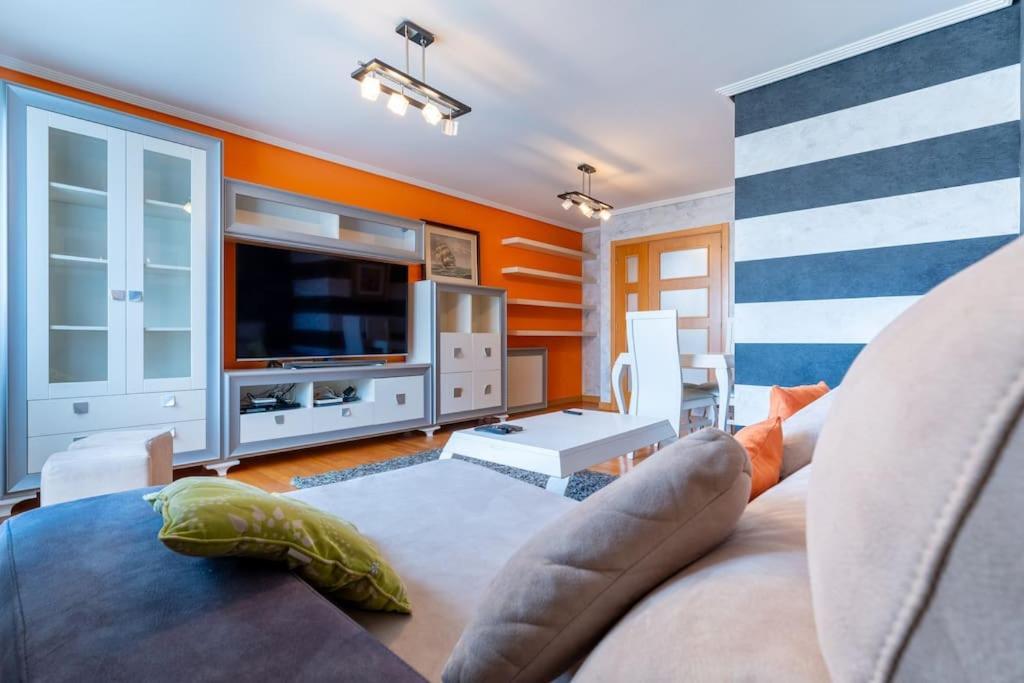 Apartamento En El Corazon De La Ciudad Con Parking Santander Zewnętrze zdjęcie