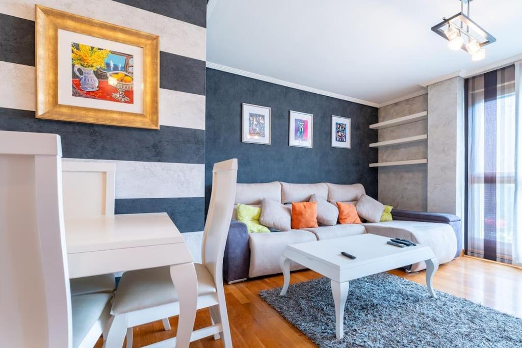 Apartamento En El Corazon De La Ciudad Con Parking Santander Zewnętrze zdjęcie